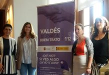 La directora general del Instituto Asturiano de la Mujer, Almudena Cueto, visita el Centro Asesor de la Mujer de Valdés
