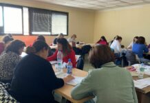 FADEMUR forma y financia cooperativas de mujeres rurales para devolver servicios a sus comunidades