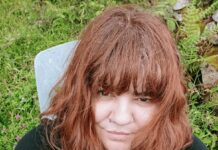 Andrea Castañón del bar tienda La Bruxa de Muniellos en Moal: “Hemos conseguido que el chigre de toda la vida sea un espacio para compartir”