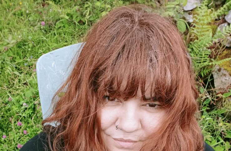 Andrea Castañón del bar tienda La Bruxa de Muniellos en Moal: “Hemos conseguido que el chigre de toda la vida sea un espacio para compartir”