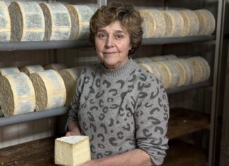 Moni Suárez de Quesería La Desña: “En Onís hay mucha tradición quesera y aunque es un producto muy sacrificado, es rentable”