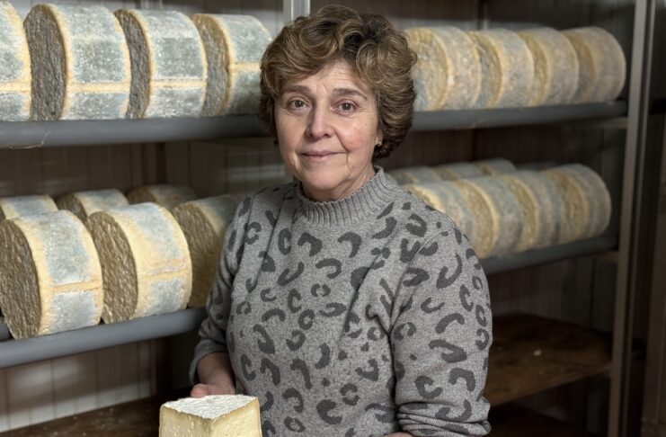 Moni Suárez de Quesería La Desña: “En Onís hay mucha tradición quesera y aunque es un producto muy sacrificado, es rentable”