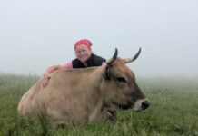 Emérita Llano de Ganadería Torre en Cedemonio (Illano): “No solo estoy contenta con la ganadería, sino con que pude salir adelante aprendiendo de la nada”