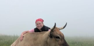 Emérita Llano de Ganadería Torre en Cedemonio (Illano): “No solo estoy contenta con la ganadería, sino con que pude salir adelante aprendiendo de la nada”
